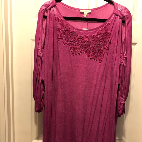 Loralette, longer length 3/4 peak a boo sleeve top - Picture 2 of 5